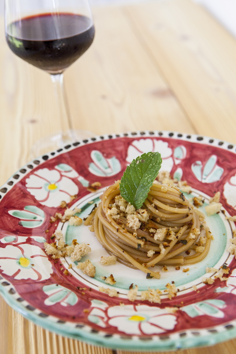 44. Spaghetti agrodolce alla cipolla rossa di Tropea con briciole di pane profumato - 63